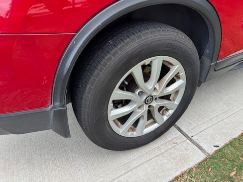 Used 2017 Nissan Rogue SV image 9