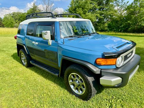 Used 2013 Toyota FJ Cruiser 4WD w/ Upgrade Pkg image 5