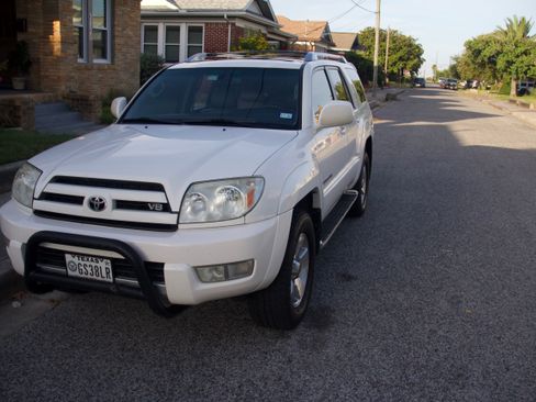 Used 2003 Toyota 4Runner Limited AWD/4WD image 2