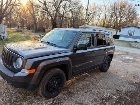 Used 2016 Jeep Patriot Sport FWD image 2