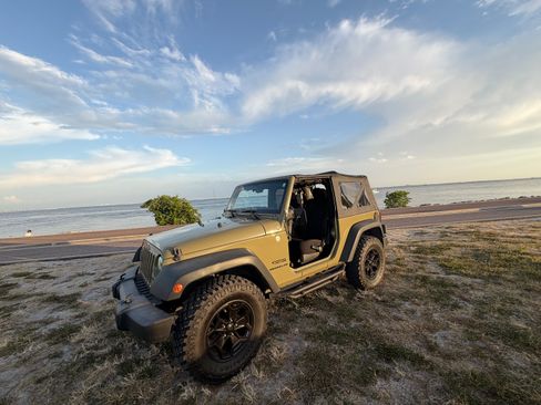 Used 2013 Jeep Wrangler Sport AWD/4WD image 11