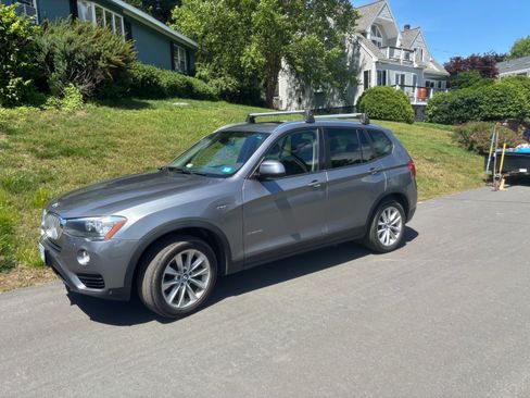 Used 2017 BMW X3 xDrive28i AWD/4WD image 3