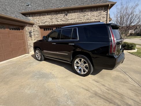 Used 2019 Cadillac Escalade Premium Luxury AWD/4WD image 4