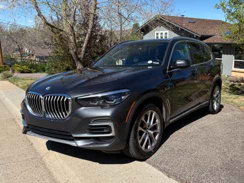 Used 2023 BMW X5 xDrive45e w/ Climate Comfort Package image 2