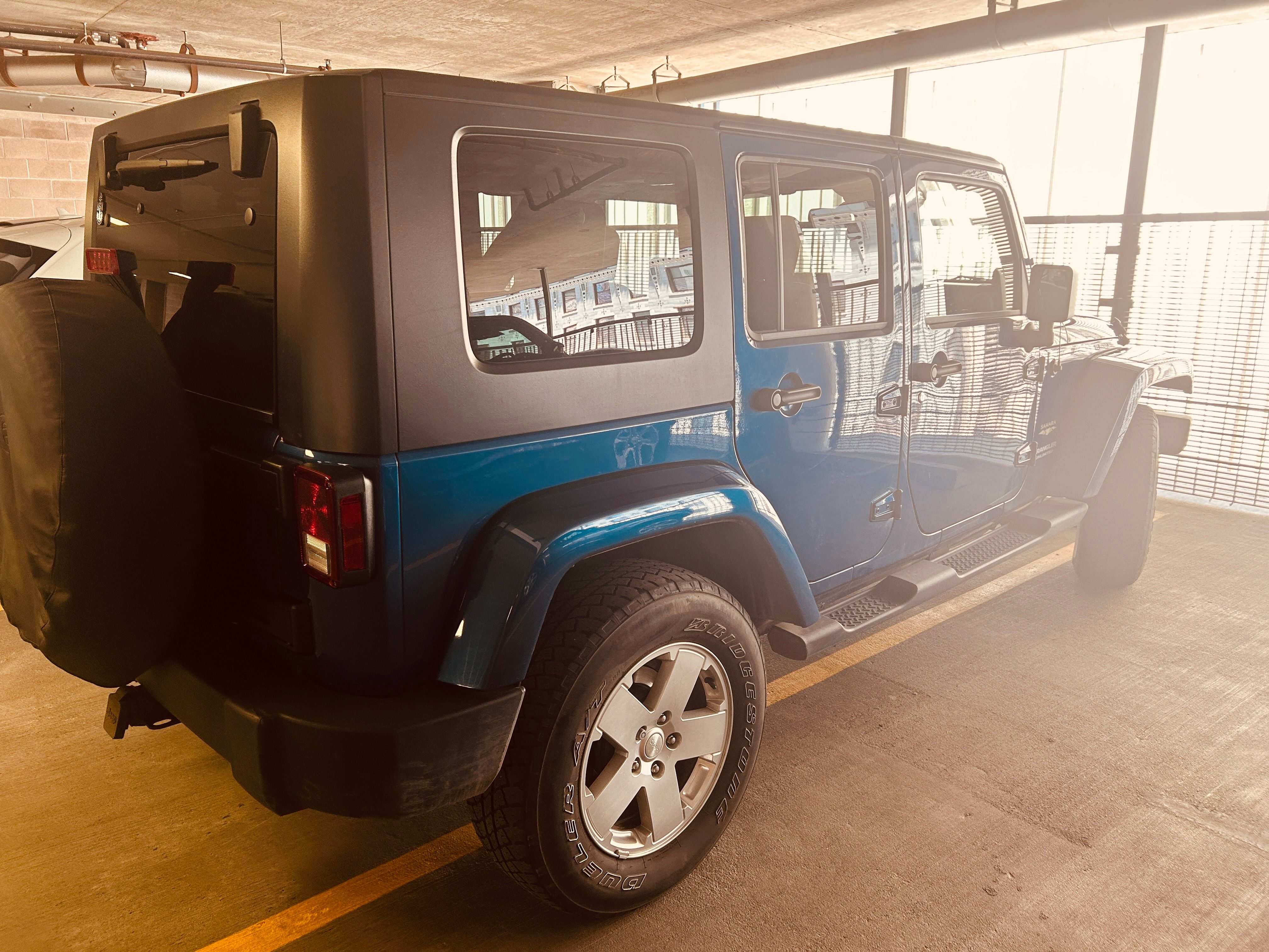 Used 2010 Jeep Wrangler Unlimited Sahara w/ Dual Top Group AWD/4WD image 8