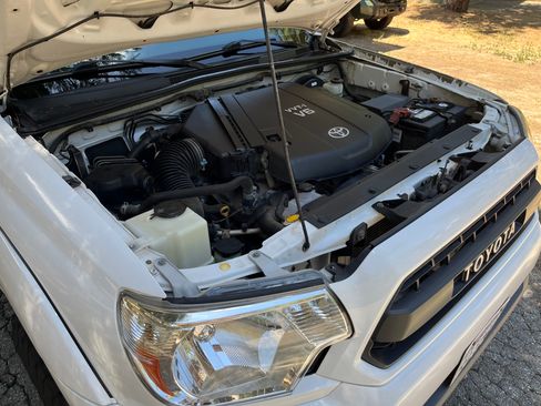 Used 2012 Toyota Tacoma 4x4 Double Cab w/ TRD Sport Pkg image 25