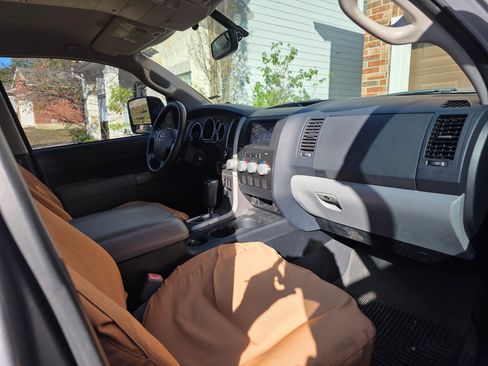 Used 2012 Toyota Tundra 2WD CrewMax w/ SR5 Pkg image 8