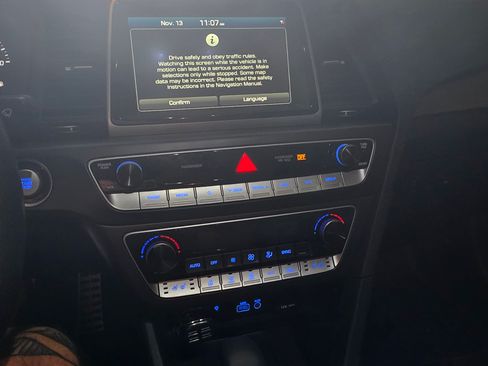 Used 2018 Hyundai Sonata Limited image 17