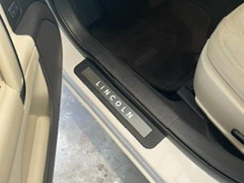 Used 2012 Lincoln MKZ Hybrid FWD image 6