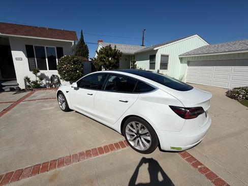 Used 2019 Tesla Model 3 Standard Range Plus image 5