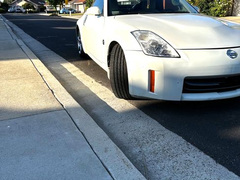 Used 2007 Nissan 350Z Touring RWD image 6