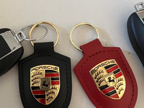 Used 2023 Porsche Macan AWD/4WD image 5