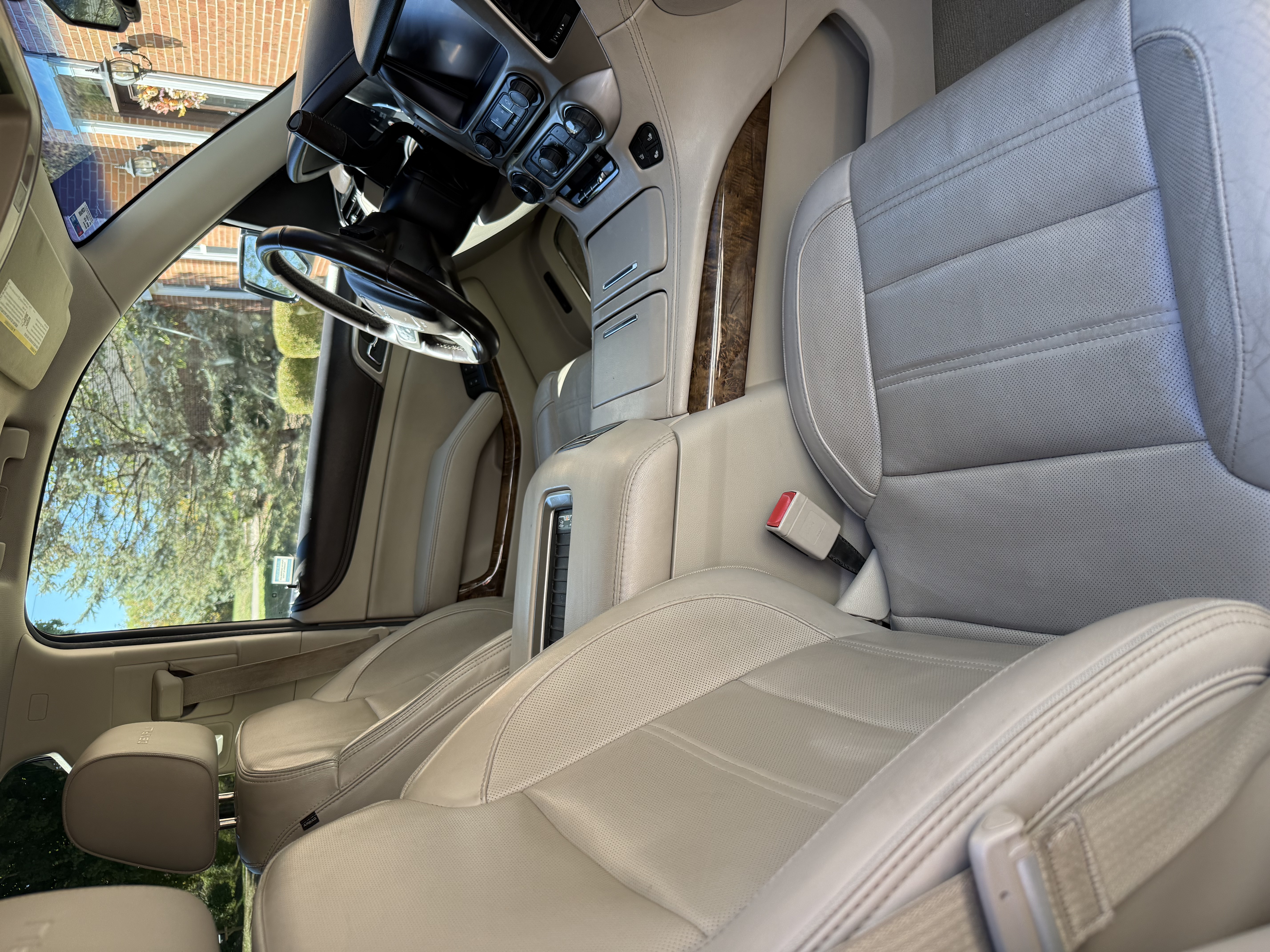 Used 2015 GMC Yukon XL Denali w/ Premium Package AWD/4WD image 11