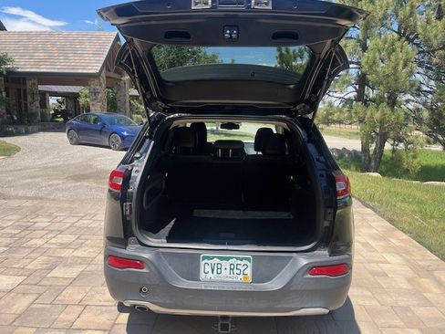 Used 2016 Jeep Cherokee Limited image 10