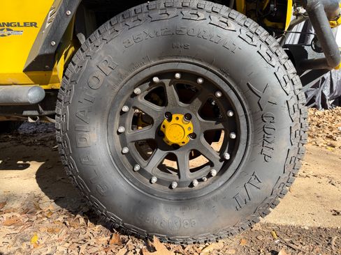 Used 2009 Jeep Wrangler X w/ Black Appearance Group image 9