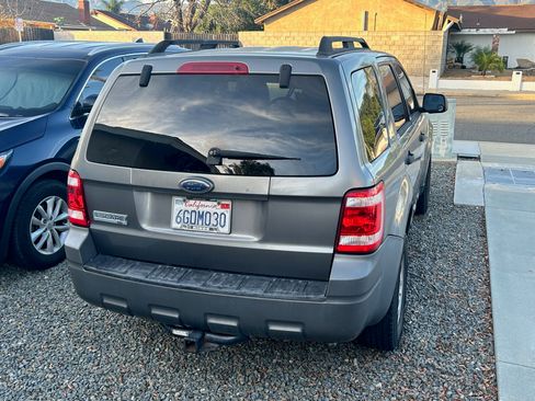 Used 2009 Ford Escape XLT image 2