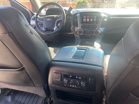 Used 2016 Chevrolet Suburban LT image 6