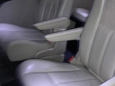 Used 2013 Chrysler Town & Country Limited w/ Luxury Group image 6