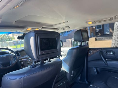 Used 2012 INFINITI QX56 2WD w/ Deluxe Touring Pkg image 9