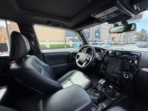 Used 2018 Toyota 4Runner TRD Off-Road Premium AWD/4WD image 9