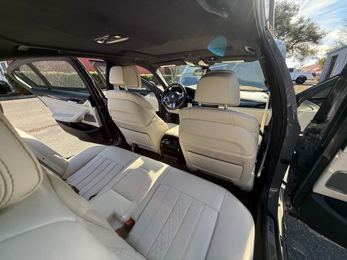 Used 2022 BMW 540i xDrive w/ M Sport Package image 12