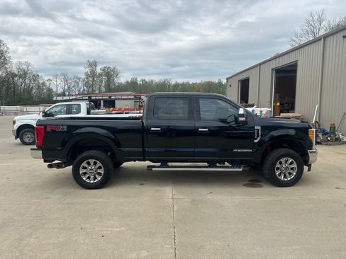 Used 2017 Ford F250 XLT w/ XLT Premium Package AWD/4WD image 1