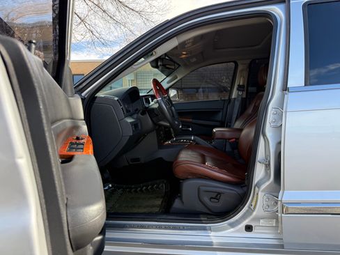 Used 2008 Jeep Grand Cherokee Overland image 6