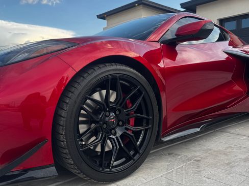 Used 2024 Chevrolet Corvette Z06 RWD image 11