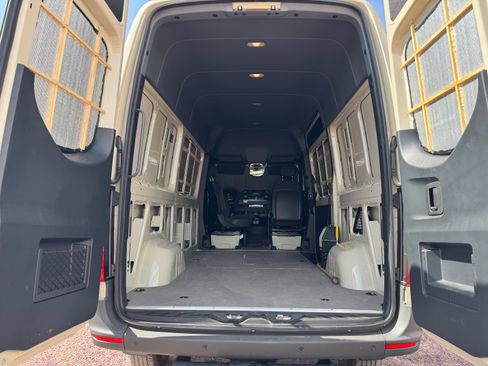 Used 2025 Mercedes-Benz Sprinter 2500 image 6