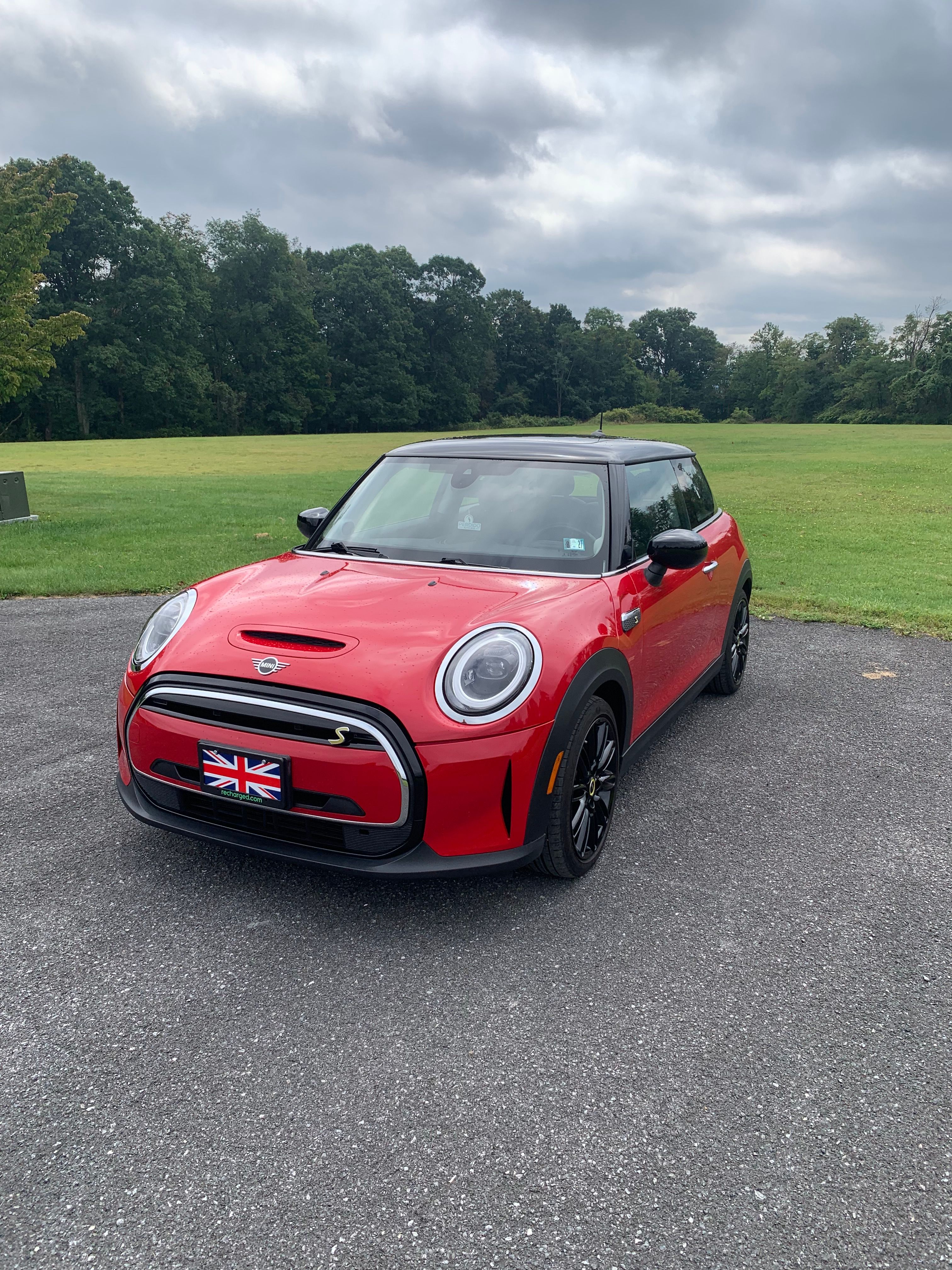Used 2024 MINI Cooper SE FWD image 1