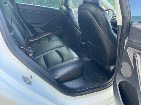 Used 2022 Tesla Model 3 image 19