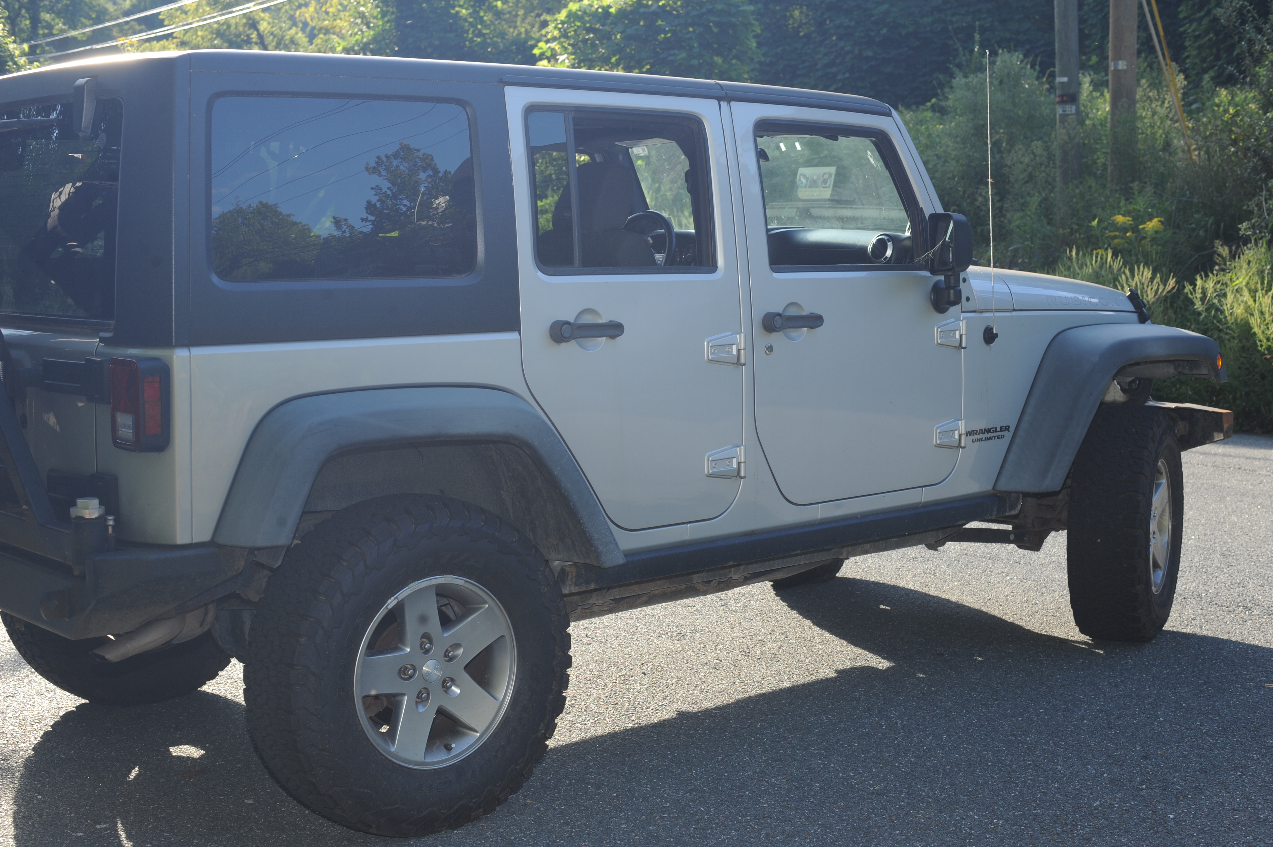Used 2011 Jeep Wrangler Unlimited Rubicon w/ Connectivity Group AWD/4WD image 5