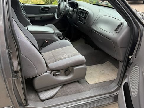 Used 2004 Ford F150 XLT RWD image 21