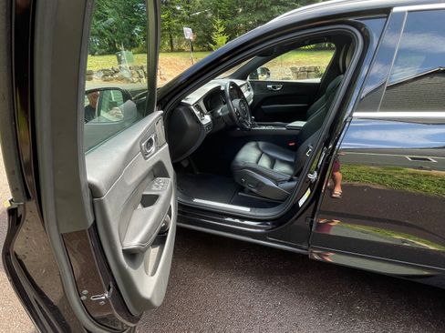 Used 2020 Volvo XC60 T5 Momentum AWD/4WD image 8