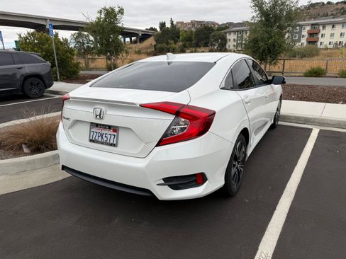 Used 2017 Honda Civic EX-T image 2