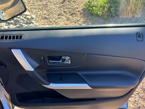 Used 2013 Ford Edge Limited image 18