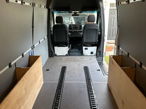 Used 2021 Mercedes-Benz Sprinter 2500 image 25