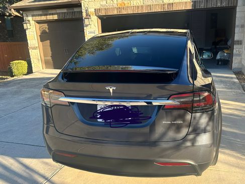 Used 2021 Tesla Model X Long Range image 2