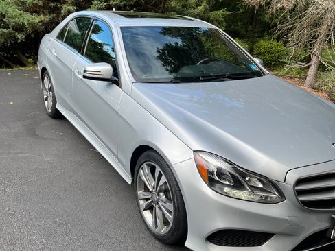 Used 2016 Mercedes-Benz E 350 4MATIC Sedan image 1