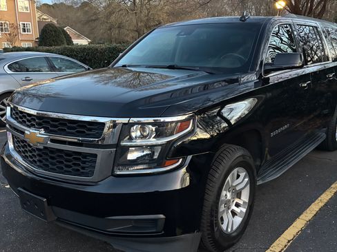 Used 2018 Chevrolet Suburban LT image 1
