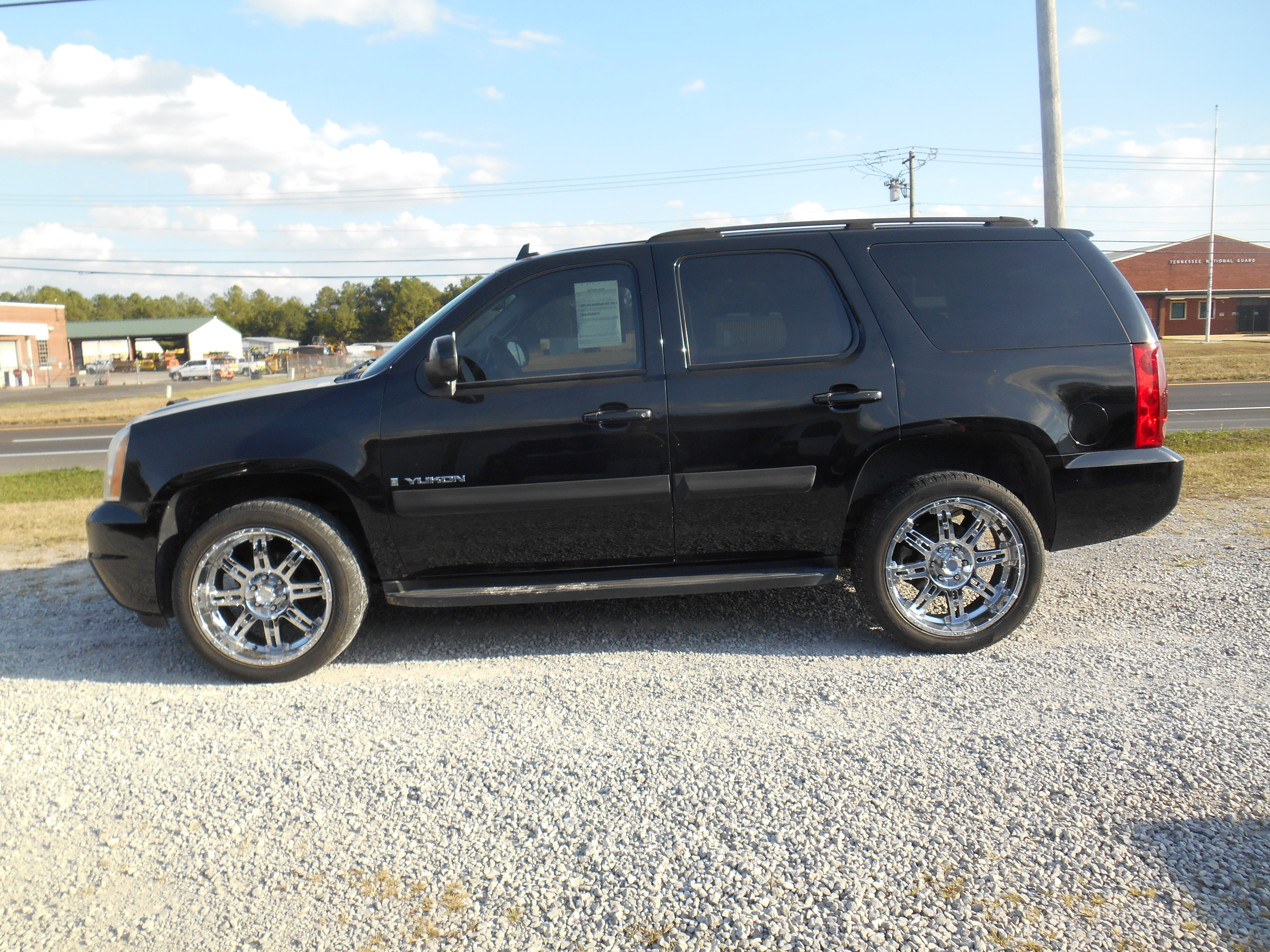 Used 2007 GMC Yukon SLE RWD image 2