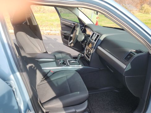 Used 2009 Chrysler 300 LX image 4