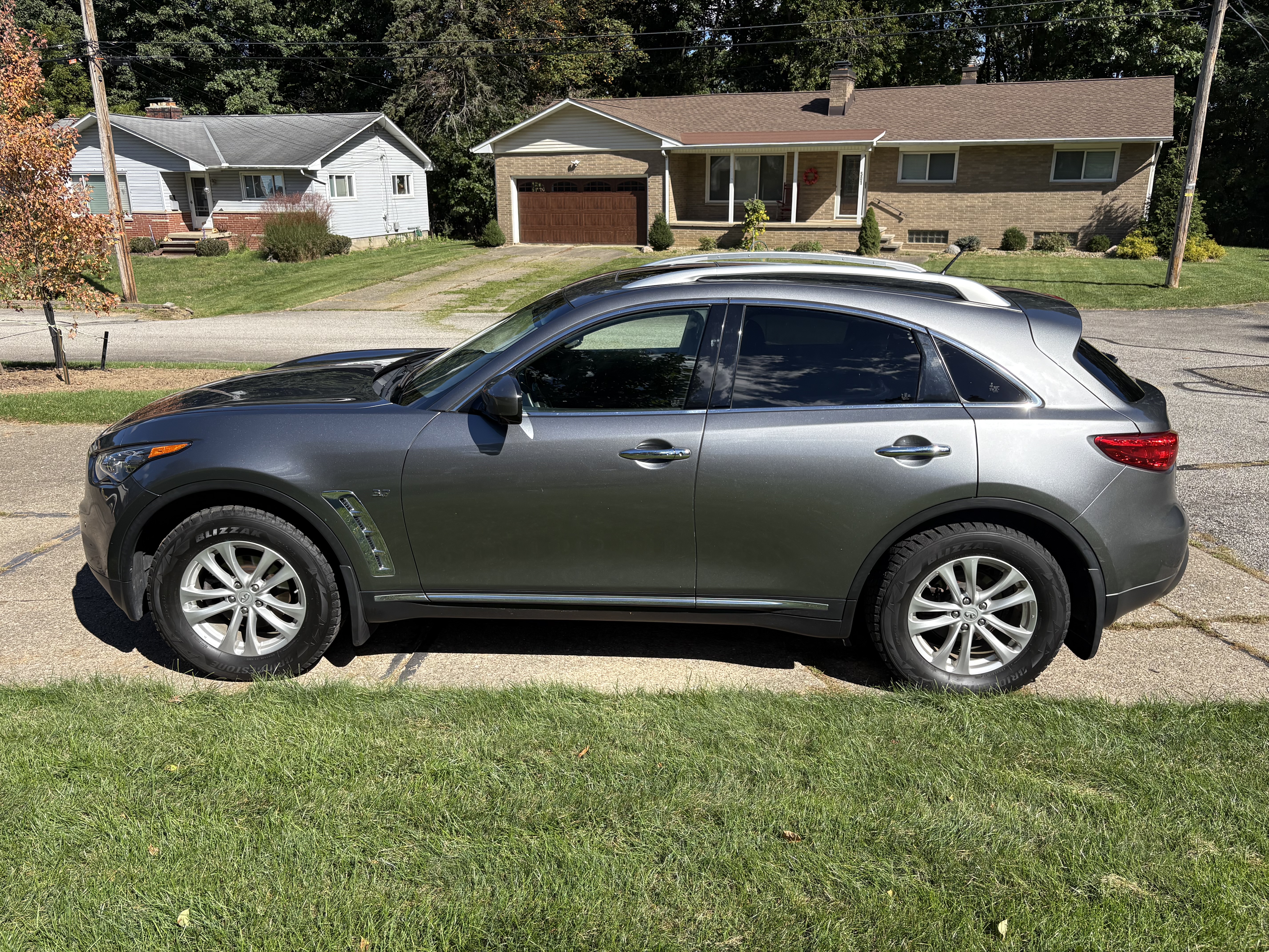 Used 2015 INFINITI QX70 AWD w/ Premium Package image 8
