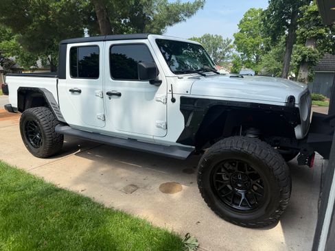 Used 2021 Jeep Gladiator Sport AWD/4WD image 2