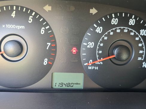 Used 2004 Hyundai Elantra GT image 9