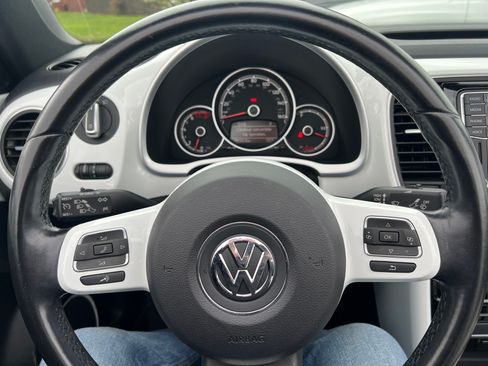 Used 2018 Volkswagen Beetle 2.0T SE FWD image 15