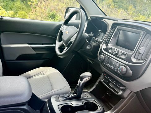 Used 2022 Chevrolet Colorado W/T w/ Custom Special Edition RWD image 8