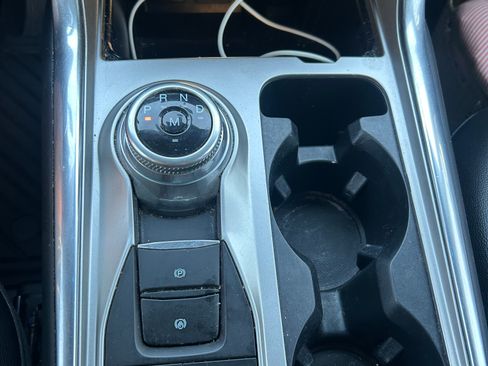 Used 2020 Ford Explorer XLT w/ Equipment Group 202A AWD/4WD image 16