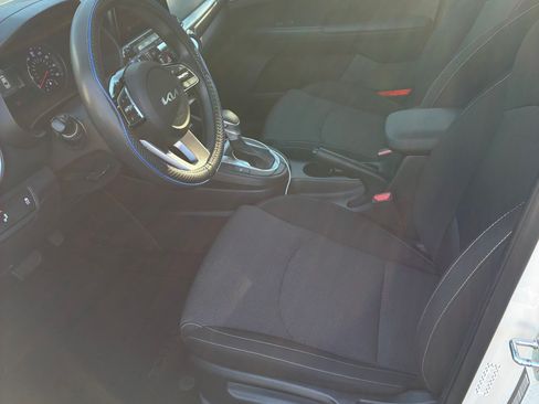 Used 2024 Kia Forte LXS w/ LXS Technology Package image 6
