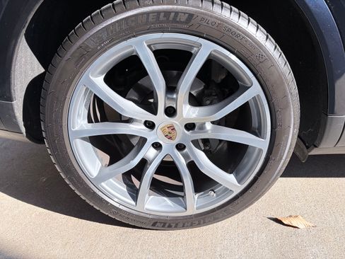 Used 2021 Porsche Cayenne S image 6